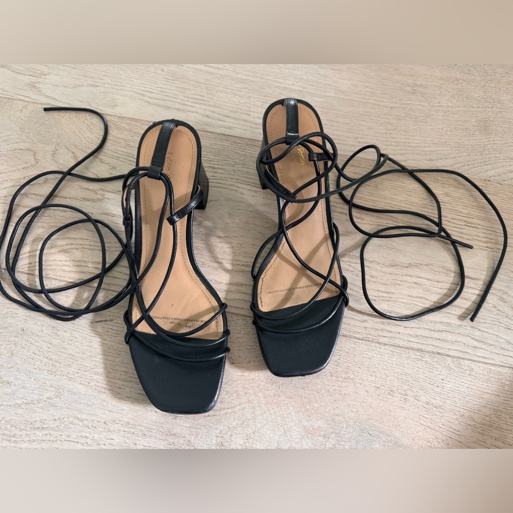 & OTHER STORIES
Strappy Lace Up Sandals
US size 6.5